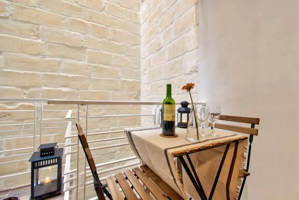 Valletta Art House - Retro Bordello
